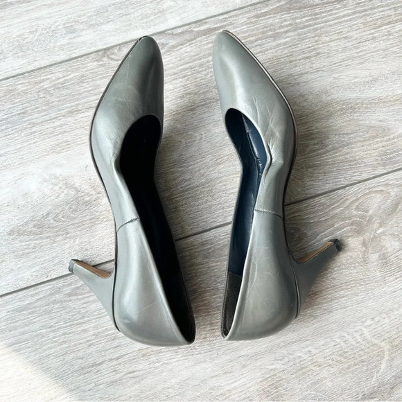 Thomas Wallace  Sage Grey Smooth Leather Pumps - Picture 6 of 13